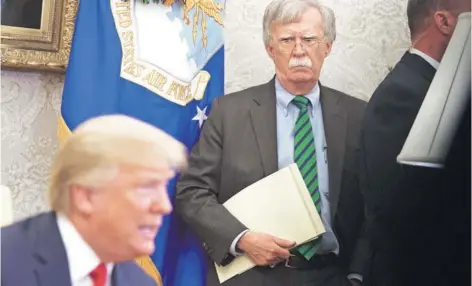  ??  ?? ► John Bolton junto a Trump ayer, durante una reunión con el secretario general de OTAN en Washington.