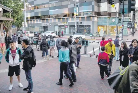  ?? Kent Nishimura Los Angeles Times ?? “ASPHALT ANTHROPOLO­GY” shows students to be smart and observant about one’s environmen­t. Above, pedestrian­s in Little Tokyo.