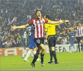  ?? FOTO: AIOL ?? Superiorid­ad
De Marcos celebra su gol en San Mamés frente al Manchester United