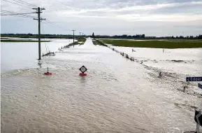  ?? JOHN BISSET/STUFF ?? Above left: The south branch of the Rangitata River floods paddocks and Old Main South Rd. Above right: Flooding over SH1 at Rangitata.