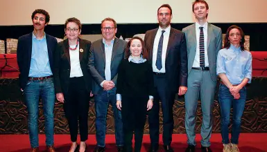  ?? (Balanza) ?? Sul palco Da sinistra Chaibi, Caldato, il sindaco uscente Manildo, Condurso, Conte, Losappio e Uccello