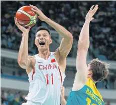  ?? REUTERS ?? China’s Yi Jianlian shoots over Australia’s Cameron Bairstow during the Olympics.