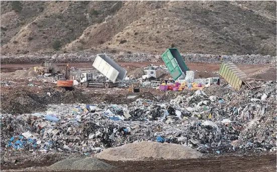  ?? Foto: Ángel García ?? Müll aus der Vega Baja wird in Jijona nicht behandelt, sondern einfach abgeladen.