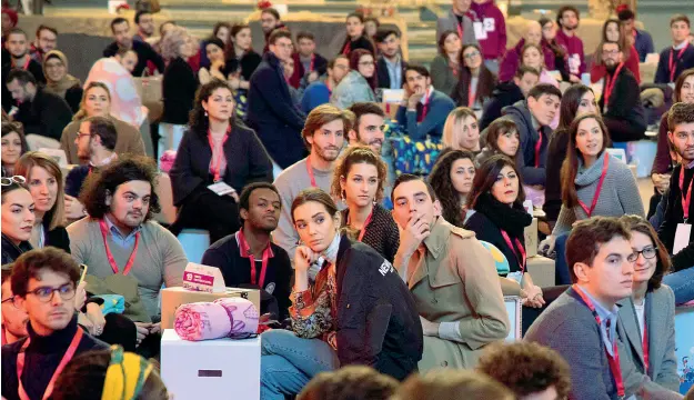  ??  ?? Sotto i ragazzi che ieri pomeriggio hanno partecipat­o all’incontro Nella foto tonda Nardella e Walter Villadei