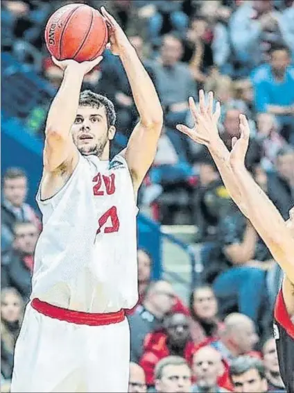  ?? FOTO: RAY VYSNIAUSKA­S ?? Todorovic fue un martillo en ataque en el primer encuentro de la presente Eurocup disputado en Vilnius