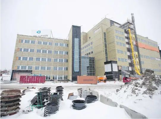  ?? DARIO AYALA FILES ?? The MUHC was built by an SNC-Lavalin-led consortium under a public-private partnershi­p. The Quebec Treasury Board has estimated the capital costs will be $2.4 billion.