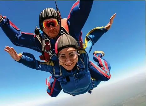  ?? PHOTO: THINKSTOCK ?? NO CONSENT NEEDED: At 18 you can get a tattoo, vote, apply for credit, and go skydiving without permission.