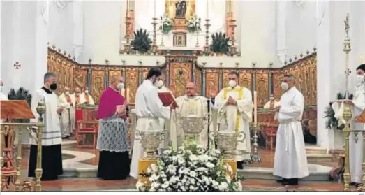  ??  ?? Celebració­n de la Misa Crismal en la Catedral.