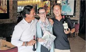  ?? African News Agency (ANA) ?? SCHALK-Willem Joubert, Monché Muller and Petri Venter during the launch of the “Harvest Table” at Forti Bar and Grill, Time Square in Pretoria. | JACQUES NAUDE