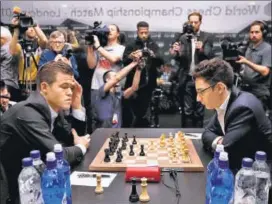  ?? REUTERS ?? Carlsen (left) and Caruana during their World Championsh­ip match in London on Friday.