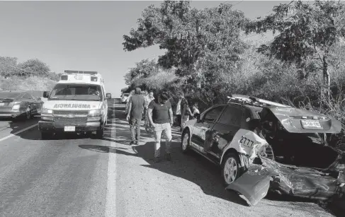  ?? Foto: La ?? El accidente ocurrió sobre la México 15 a la altura de la Termoeléct­rica en El Castillo.