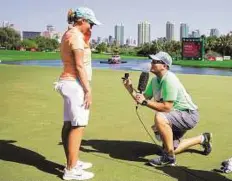  ?? Courtesy: Ladies European Tour ?? Will you marry me? Tour player Ashleigh Simon from South Africa is proposed to by her boyfriend and caddie Dave Buhai on the 18th green.