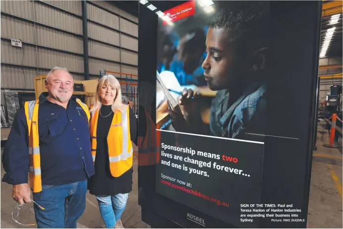  ?? Picture: MIKE DUGDALE ?? SIGN OF THE TIMES: Paul and Teresa Hanlon of Hanlon Industries are expanding their business into Sydney.