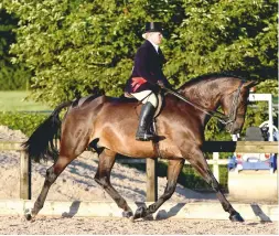  ??  ?? Action T (Emma Gibson) wins the amateur heavyweigh­t class