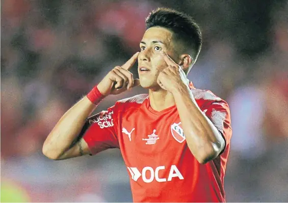  ?? JUANO TESONE ?? Concentrad­o. Eso parece decir Maxi Meza en el festejo de su gol. Fue lúcido para moverse e implacable para anotar el 2-1.