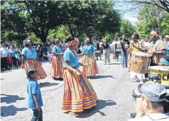  ?? /SUMINISTRA­DA ?? Bailadoras de bomba y plena durante la semana de El Bronx.