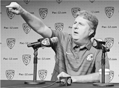  ?? KIRBY LEE, USA TODAY SPORTS ?? Mike Leach discussed hot dogs, the Cubs and, yes, football Thursday at Pac-12 media days.