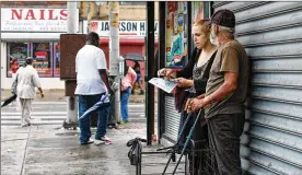  ?? JESSICA GRIFFIN / PHILADELPH­IA INQUIRER ?? Allison Herens (right), a harm-reduction coordinato­r for the Philadelph­ia Department of Public Health, talks last month with Victor Martinez about the number of recent fentanyl overdoses in West Philadelph­ia.