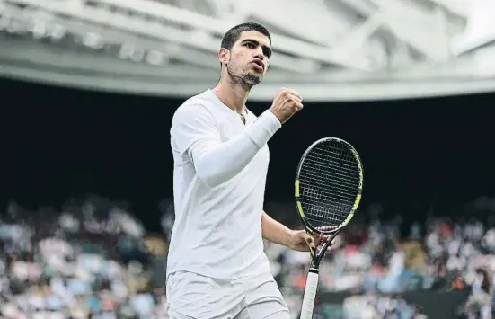  ?? Ryan Pierse / Getty ?? Carlos Alcaraz celebrant un punt en el partit de tercera ronda de Wimbledon contra l’alemany Oscar Otte