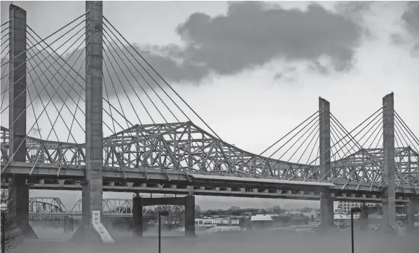  ?? PAT MCDONOGH/COURIER JOURNAL ?? Steam rises from the Ohio River beneath Louisville’s Lincoln and Kennedy bridges on Jan 7, 2022.