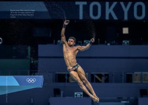  ?? ?? Brazil's Isaac Filho Souza in flight off of the 10-meter platform on August 6 at the Tokyo Aquatics Centre.