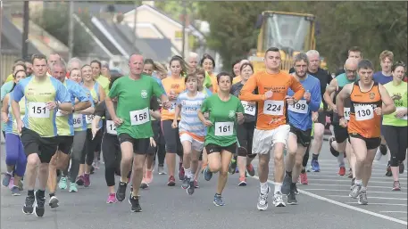  ??  ?? The field is away for the Kanturk Boxing Club 4km Road Run. Picture John Tarrant