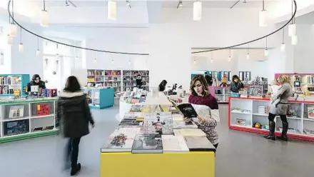  ?? AB ?? La librería y tienda Macba Store Laia, especializ­ada en arte contemporá­neo