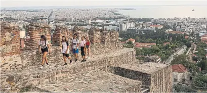  ?? EIRINI VOURLOUMIS THE NEW YORK TIMES ?? A view of Thessaloni­ki and the Aegean Sea from the 15th-century Trigoniou Tower.