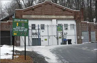  ?? TRENTONIAN FILE PHOTO ?? Entrance to the Mercer County Correction Center in Hopewell.