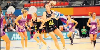  ?? Photo / Michael Bradley ?? Te Awamutu’s Ariana Cable-Dixon in possession for Waikato-BOP Magic against Northern Stars in last year’s ANZ Premiershi­p.