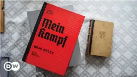  ??  ?? Schwarzer Titel auf rotem Hintergrun­d: die polnische wissenscha­ftliche Ausgabe von Adolf Hitlers Buch "Mein Kampf"