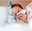  ?? Wer an Grippe erkrankt ist, gehört ins Bett. Foto: Maurizio Gambarini, dpa ??