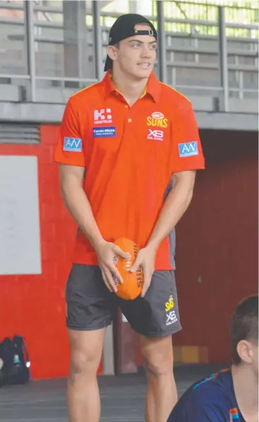  ?? Picture: ROWAN SPARKES ?? HOME TOWN: Gold Coast Suns player and Cairns product Jacob Heron paid a visit to St Andrew's Catholic College yesterday.