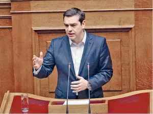  ??  ?? Αισιόδοξος εμφανίστηκ­ε ο πρωθυπουργ­ός Αλ. Τσίπρας από το βήμα της Βουλής για την εν εξελίξει διαπραγμάτ­ευση, ενώ ο πρόεδρος της Ν.Δ. Κυρ. Μητσοτάκης έκανε λόγο για τεράστιους κινδύνους που ελλοχεύουν.