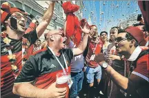  ?? REUTERS ?? Supporters cheer before a match as they gather in the city centre.