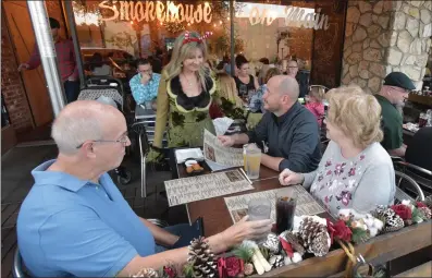  ??  ?? City of Santa Clarita officials created a number of ways to support local businesses, including persmissio­n to temporaril­y reconfigur­e their spaces to allow for more outdoor dining. PHOTO BY DAN WATSON / THE SIGNAL