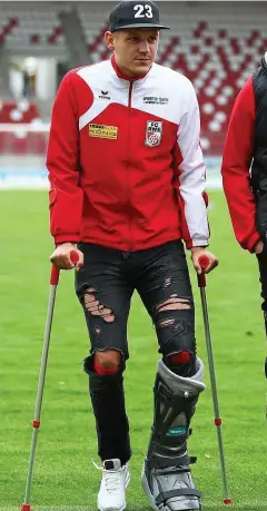  ?? FOTO: FRANK STELNHORST ?? Mit nur 26 Jahren muss Marcel Kaffenberg­er wegen seiner Verletzung­en den Beruf als Fußball-Profi jetzt aufgeben.