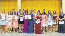  ?? FOTO: SCHULVERBU­ND ?? Die Preisträge­r der Werkrealsc­hule des Schulverbu­nds am Deutenberg freuen sich über ihren guten Abschluss.