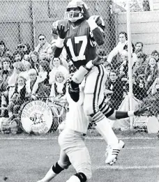  ?? FILES ?? Roughrider­s receiver Joey Walters was a teammate of Dwight Clark.