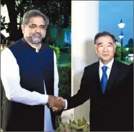  ??  ?? 巴基斯坦總理沙里夫（左）在伊斯蘭堡會見中國國­務院副總理汪洋。 （新華社）