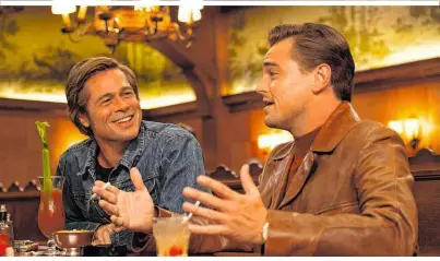  ??  ?? Brad Pitt und Leo DiCaprio veredeln Tarantinos Film „Once Upon a Time in Hollywood“, der auch den Mord an Sharon Tate (Margot Robbie, re.) thematisie­rt