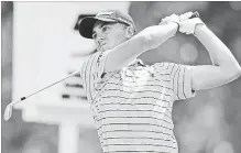  ?? DAVID DERMER THE ASSOCIATED PRESS ?? Justin Thomas watches his tee shot on the fifth hole in the final round of the Bridgeston­e Invitation­al in Akron, Ohio, on Sunday.