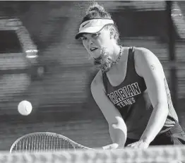  ?? Jerry Lara / Staff photograph­er ?? Devine’s Brooke Runyan didn’t lose a set on her way to winning the Class 4A state title and becoming her school’s first girls tennis champion.