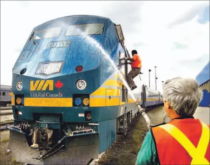  ?? DICK LOEK/TORONTO STAR FILE PHOTO ?? Hostlers — who move trains at Via’s yards — slick up a GE Genesis diesel, a Vergara design used on runs between Quebec and Windsor.