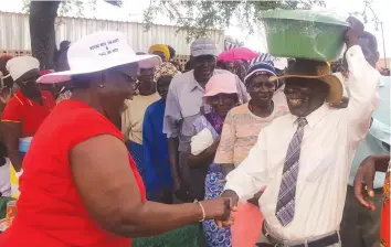  ??  ?? Senator Tambudzani Mohadi donates foodstuffs to elderly people in Dite area in Beitbridge East Constituen­cy, as part of her annual charity programme on Saturday. — (Picture by Thupeyo Muleya)