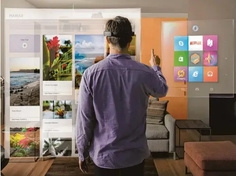  ?? Foto: Microsoft ?? Mitten im Geschehen: „Mixed reality“ist eine neue Form der Darstellun­g von Inhalten über Spezialbri­llen. Sie wird nun von Windows 10 unterstütz­t. Der Anwender erlebt Gra fiken und Informatio­nen in 3D.