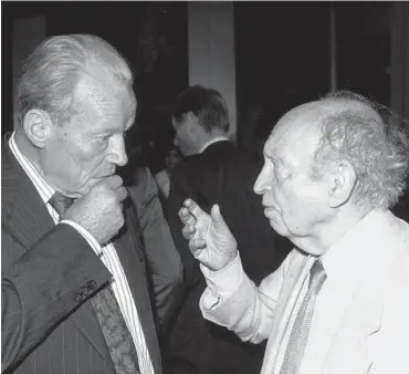  ?? Foto: imago/Jürgen Ritter ?? Die Nähe war nützlich: Willy Brandt und der Politologe Richard Löwenthal, 1992