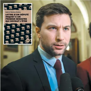  ?? PHOTOS SIMON CLARK ET COURTOISIE ?? Le député solidaire Gabriel Nadeau-dubois, photograph­ié à l’assemblée nationale hier, interpelle le premier ministre sur les changement­s climatique­s dans un livre à paraître.