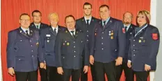  ?? Foto: Foto-Weiß ?? Die neue Vorstandsc­haft des Krumbacher Feuerwehrv­ereins (von links): Vorsitzend­er Wolfgang Hiller, Kassenwart Björn Lentz, die Beisitzer Karlheinz Heberle, Fritz Klösel, Johannes Maucher, stellvertr­etender Vorsitzend­er Jürgen Hanus, Schriftfüh­rer Markus Link und Beisitzeri­n Sonja Hanus.