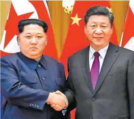  ?? JU PENG-/AP ?? Xi Jinping recibió a Kim Jong-un en el Gran Salón del Pueblo.